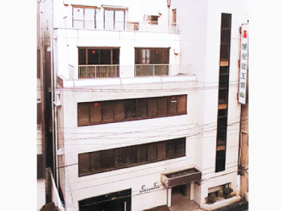 大阪市北区茶屋町の旭グループ本社ビル（当時）